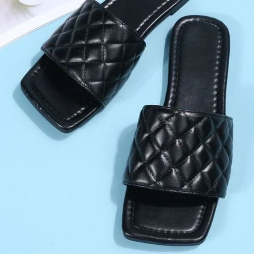 BNIB- Quilted Detail Slide Sandals